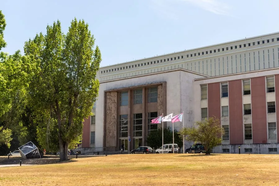 Portugal Golden Visa for families | National Library in the University of Lisbon