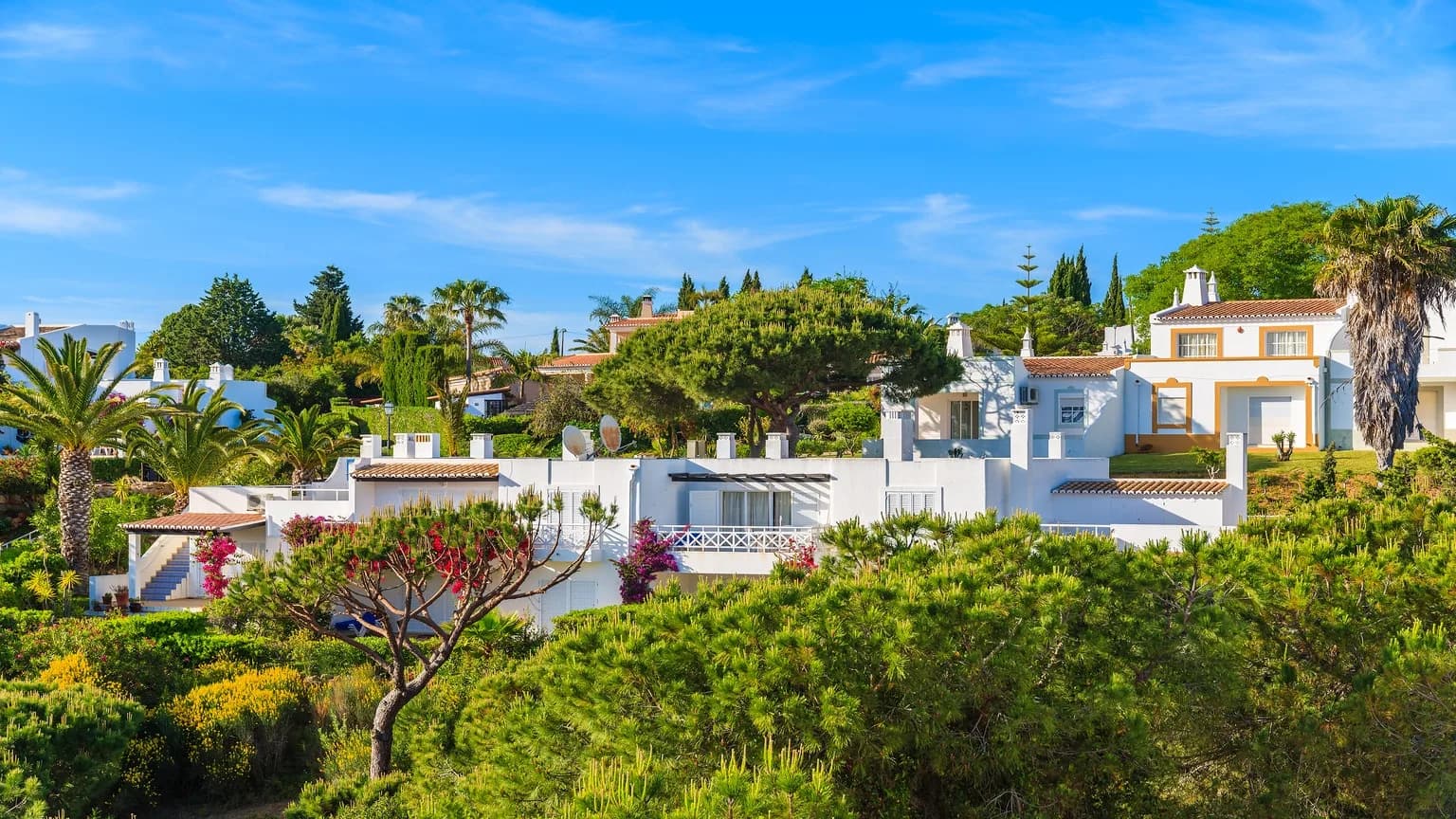 Property prices in Portugal: how to buy or rent housing as a foreigner