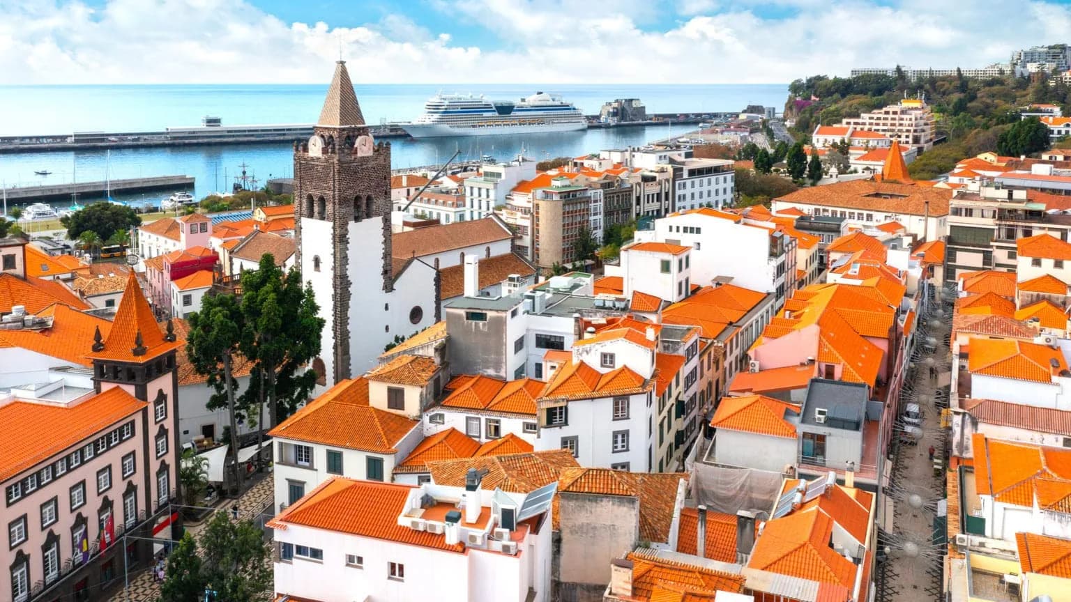 The D7 Visa vs the Golden Visa to Portugal: key differences